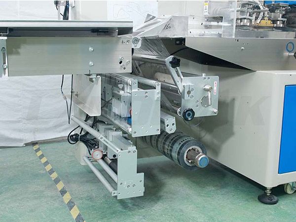 hardware packing machine